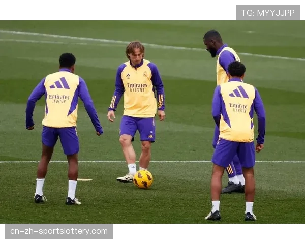 贝林厄姆恢复完整训练,有望在周末对阵巴伦西亚的比赛中复出 贝林厄姆恢复完整训练,有望在周末对阵巴伦西亚的比赛中复出